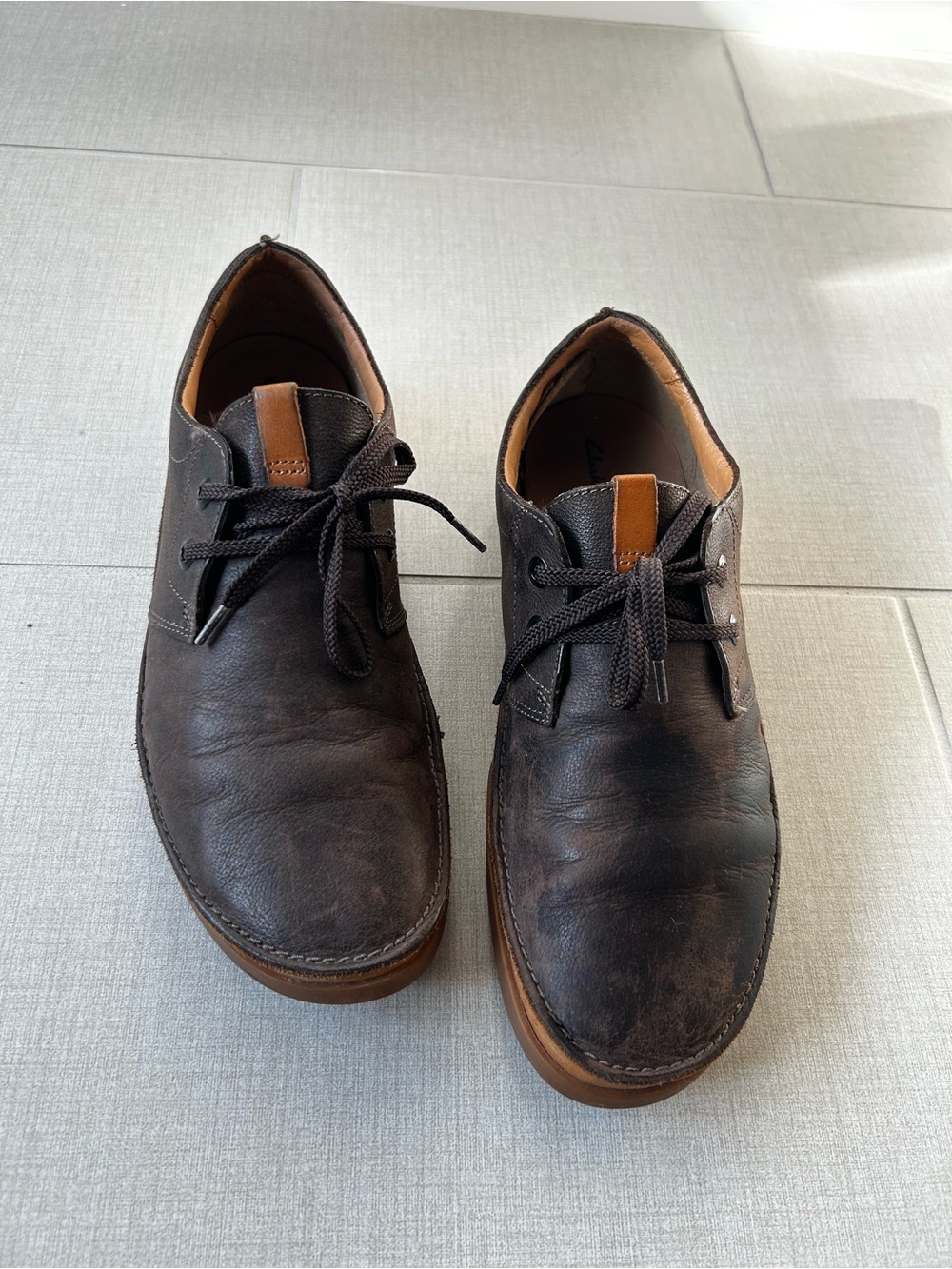 Clarks Men's Dark Brown Leather Shoes with Tan Accent